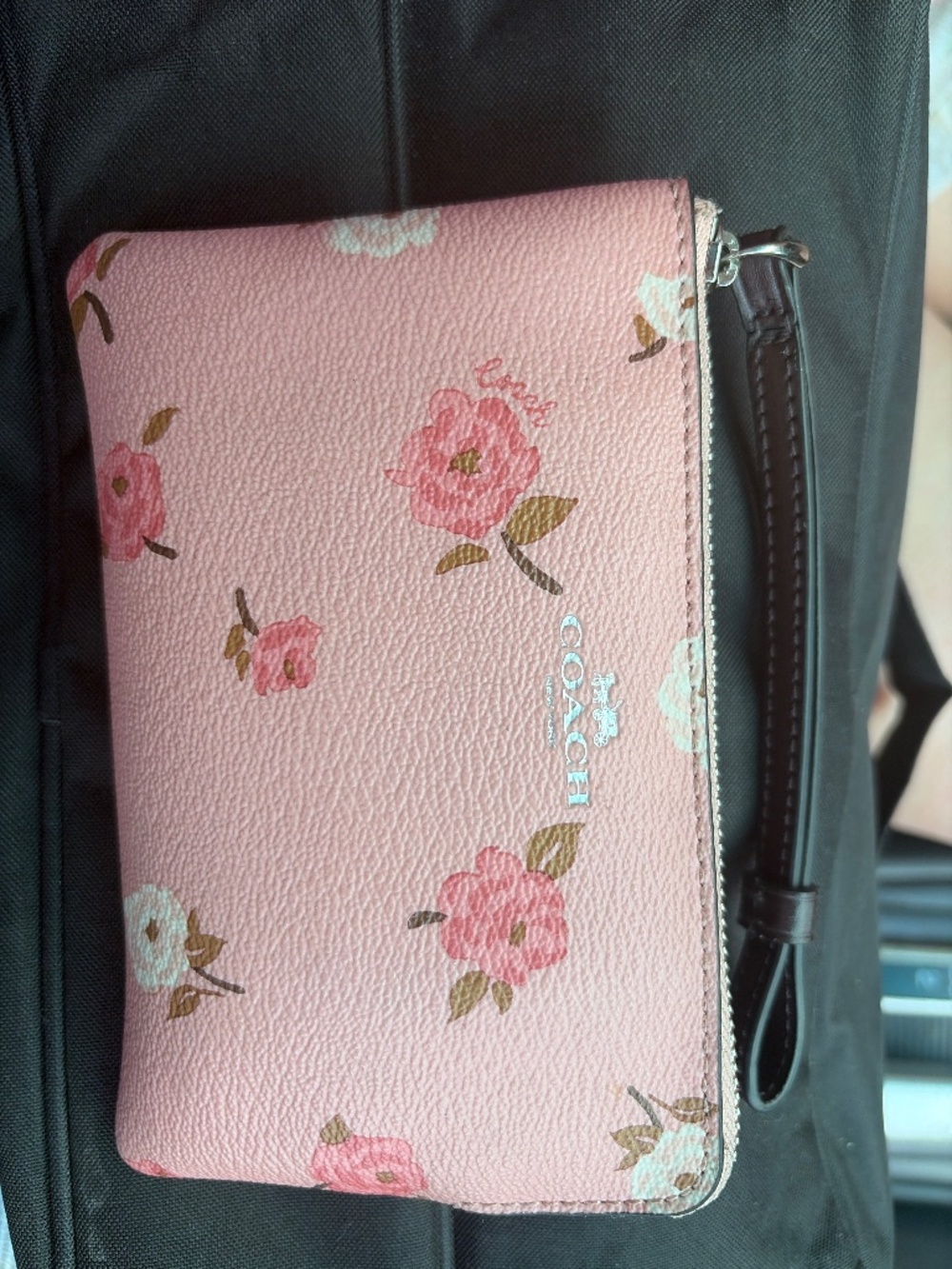 Couch corner zip wristlet